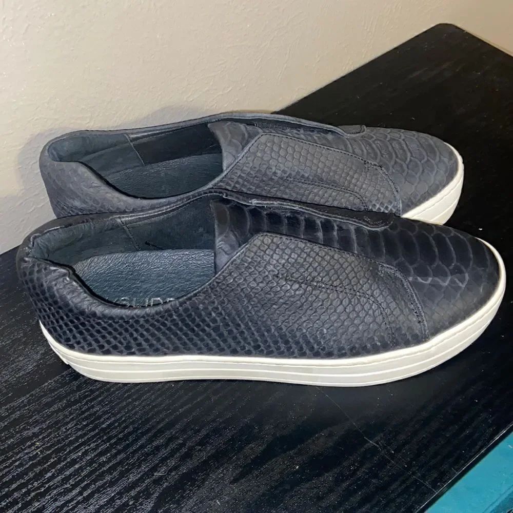 Heidi Sneaker J Slide Size 9 Black Embossed